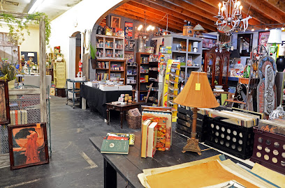 Vintage South Marketplace — card shop in Muscle Shoals, Alabama